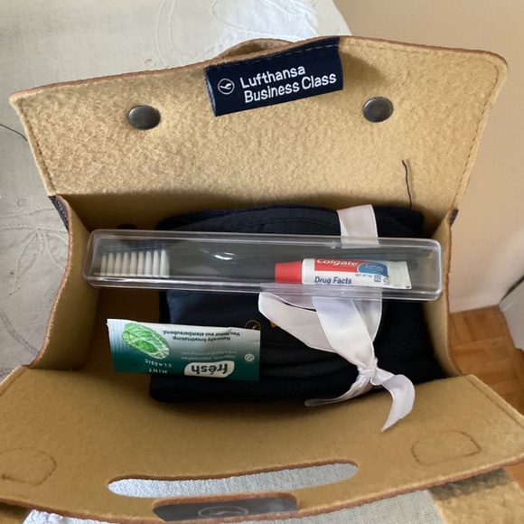 Bundle of Turkish Airlines Plush Pilot & New Lufthansa Business Amenity Kit ✈️ - Picture 5 of 9